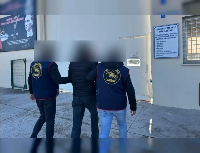 Çorum’da JASAT Ekiplerinin Operasyonunda 7 Ayrı Suçtan Kesinleşmiş Cezası Bulunan Hükümlü Saklandığı Adreste Yakalandı