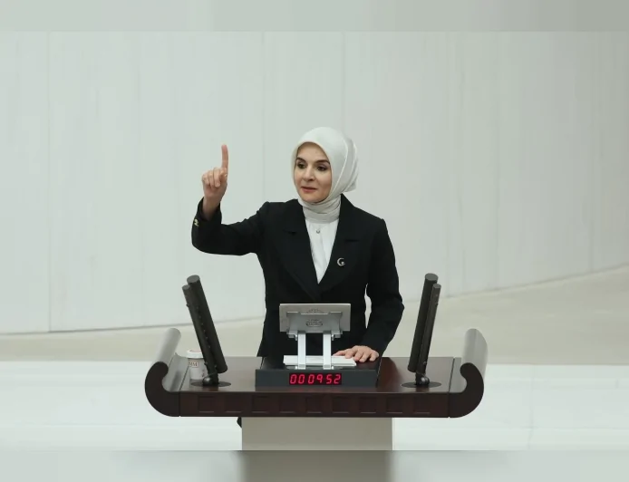 AİLE VE SOSYAL HİZMETLER BAKANI MAHİNUR ÖZDEMİR GÖKTAŞ: “AİLE YILI’NDA 133 BİN GENÇ FONDAN YARARLANDI, 8,1 MİLYAR LİRA ÖDEDİK”