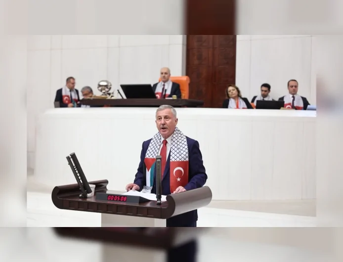 YENİ YOL GRUP BAŞKANVEKİLİ SELÇUK ÖZDAĞ: “SOSYAL YARDIMLA ÖVÜNMEK YETMEZ, AİLEYİ DAĞITAN NEDENLERİ ÇÖZÜN”