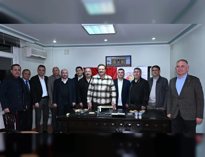 Türkiye Odalar ve Borsalar Birliği Başkanı Rıfat Hisarcıklıoğlu’ndan Merkez Bankası Başkanı Fatih Karahan’a Uşak’ta Taziye Ziyareti