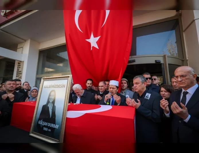 Şehzadeler Belediye Başkanı Gülşah Durbay Manisa’da Gözyaşları ve Dualarla Son Yolculuğuna Uğurlandı