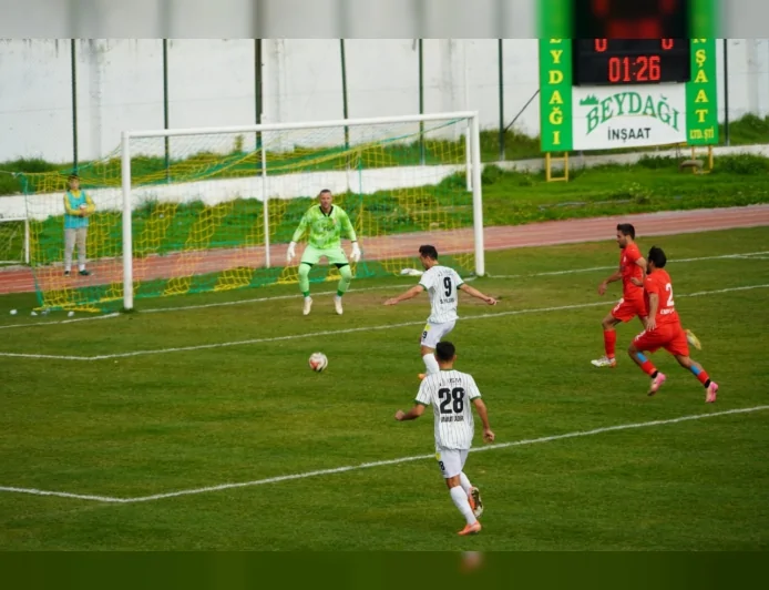 1966 Edremitspor Sahasında İzbeton Torbalıspor’u Mağlup Etti: “İyi Mücadele, Haklı Galibiyet”