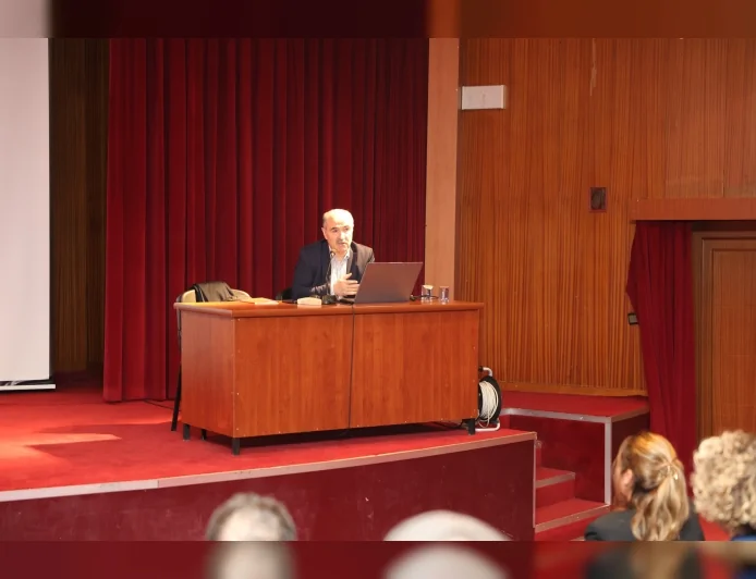 Eskişehir Büyükşehir Belediyesi Hizmet İçi Eğitimlere Devam Ediyor: Yapım İşleri Sözleşmeleri Masaya Yatırıldı