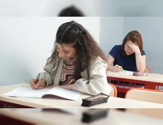 Elazığ Belediyesi Gelecek Sensin Projesiyle YKS’ye Hazırlanan Gençlere Eğitim Desteğini Sürdürüyor