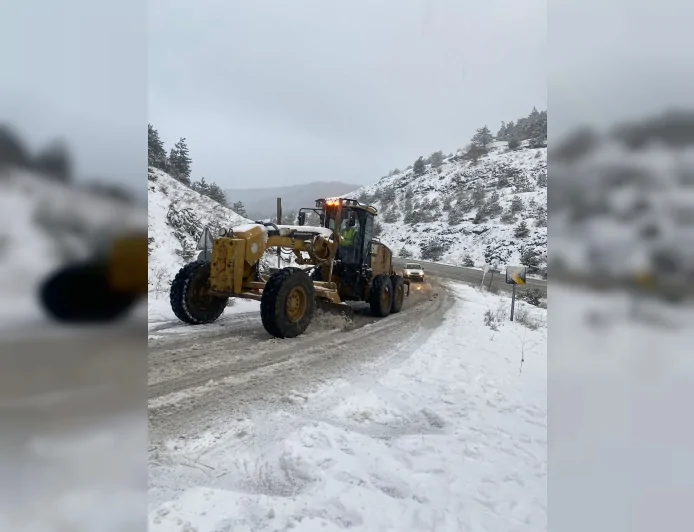 Bursa’da Kar Yağışı Etkisini Gösterdi Büyükşehir Belediyesi 10 İlçe ve 51 Mahallede Sahaya İndi
