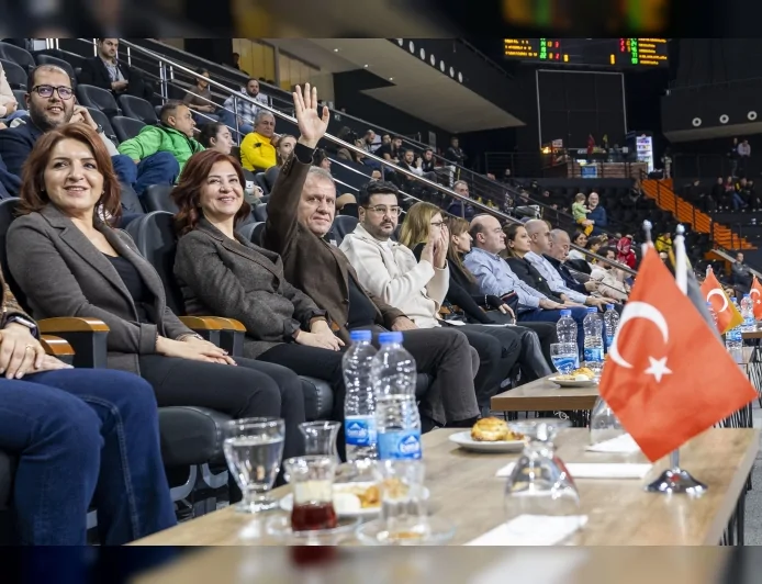 Mersin Büyükşehir Belediye Başkanı Vahap Seçer: “Carettalar’ın Parkedeki Mücadelesi Kentin Gururu Oldu”