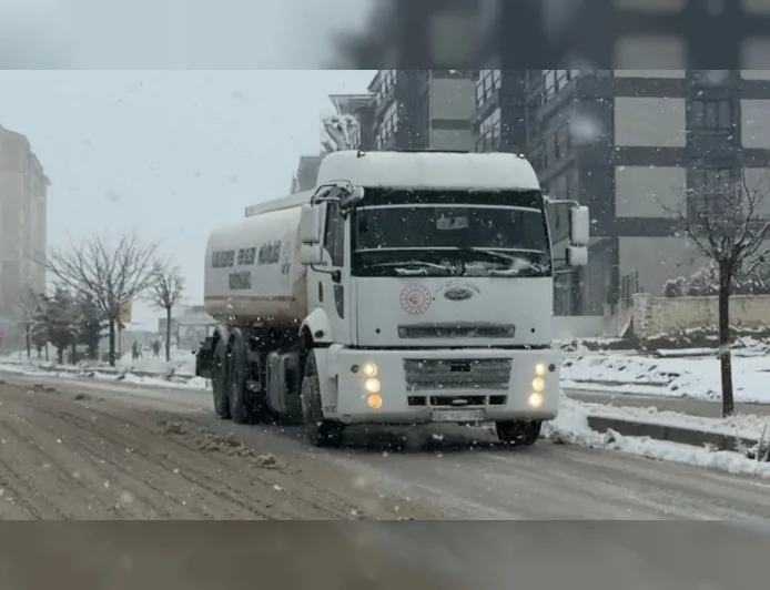 Elazığ’da Kar Yağışı Don ve Buzlanmaya Döndü Belediye Ekipleri Kent Genelinde 7 24 Çalıştı