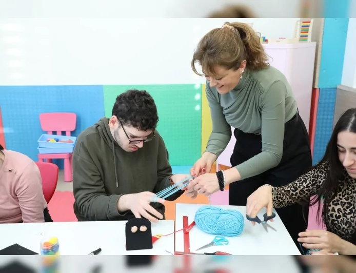 Menderes’te Ferdi Zeyrek Engelsiz Çocuk Evi Düzenli Etkinliklerle Engelli Bireylere Destek Sağlıyor