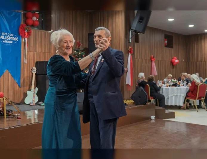 İzmir Büyükşehir Belediyesi Huzurevinde Yeni Yıl Buluşması: “Bu Şehirde Kimse Yalnız Değil”