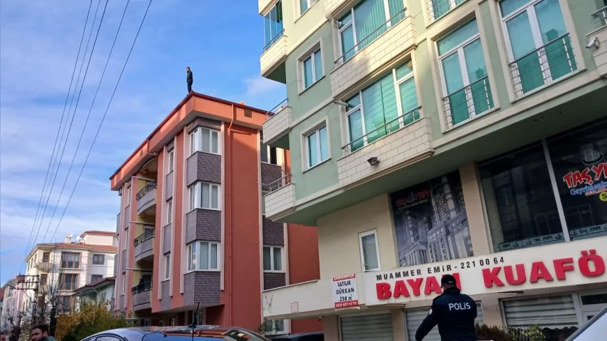 Çorum Bahçelievler’de Çatıya Çıkan M.T İçin Polis Müzakere Süreci Sürüyor