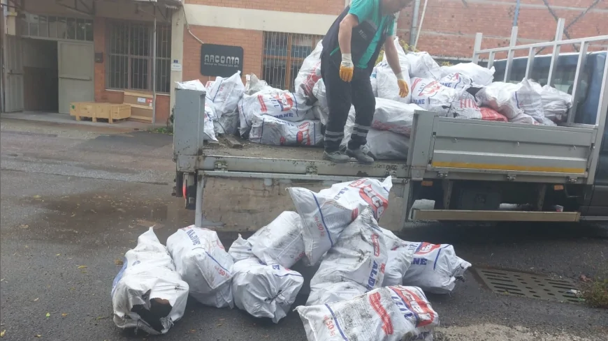 Başiskele Belediyesi Sosyal Destek Çalışmalarında Odun Yardımlarını Hızlandırdı ve İhtiyaç Sahibi Hanelere Ulaştırıyor