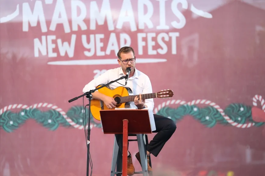 Marmaris’te Yeni Yıl Festivali 19 Mayıs Gençlik Meydanı’nda konserler ve dans gösterileriyle başladı