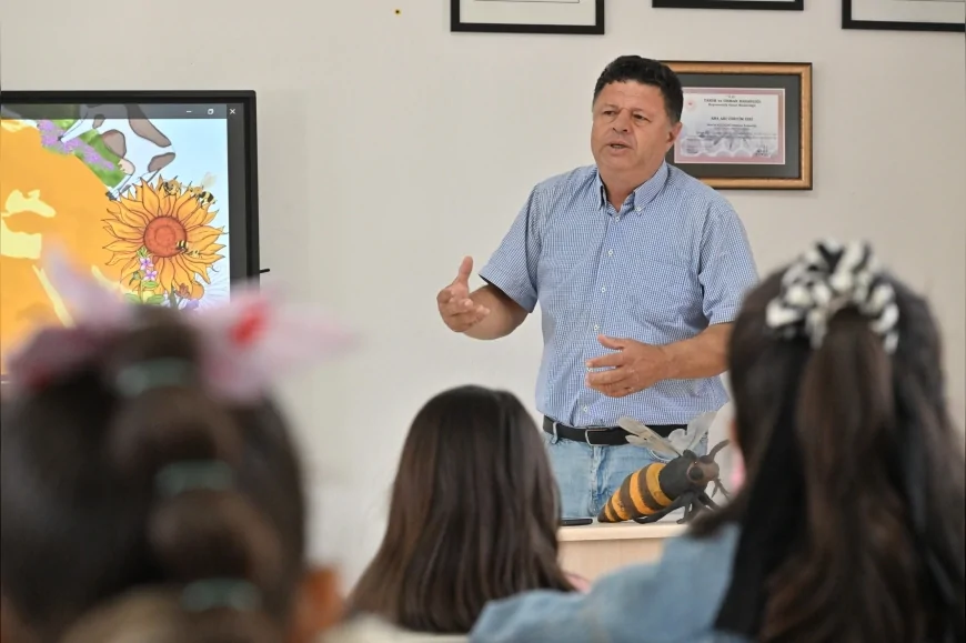 Manisa’da Arıcılık Eğitim Merkezi 10 Okuldan 675 Öğrenciyi Ağırlayarak Arıların Ekosistemdeki Rolünü Uygulamalı Anlattı