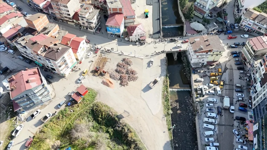 Ordu Büyükşehir Belediyesi Gölköy Merkezinde Başlattığı Yeni Meydan Çalışmasıyla İlçeye Modern Bir Yaşam Alanı Kazandırıyor