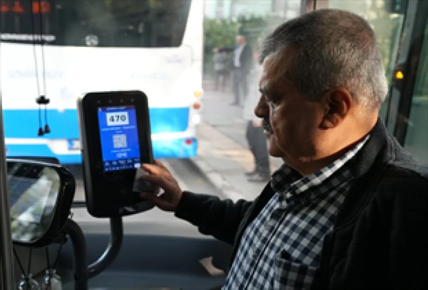 İzmir Büyükşehir Belediyesi “Duraktayım” Uygulamasını Genişletiyor: Tekerlekli Sandalye Kullanıcılarına Otobüs Şoförüne Doğrudan Bildirim Desteği Geliyor