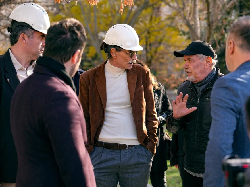 Etimesgut Belediye Başkanı Erdal Beşikcioğlu Yunus Emre Kültür Merkezi’ndeki yenileme çalışmalarını yerinde inceleyerek saha takibini sürdürdü