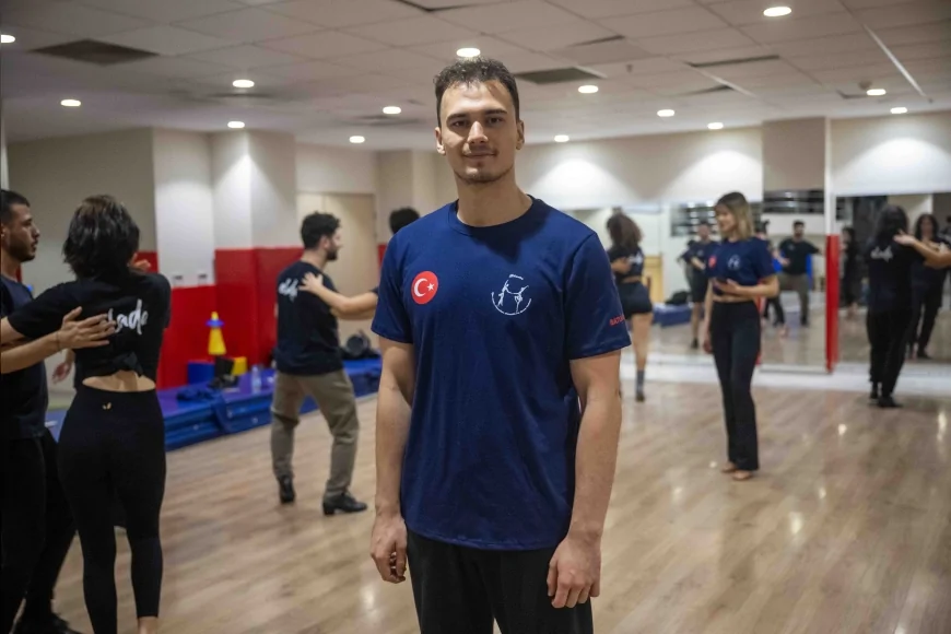 Bornova Altındağ Atatürk STK Yerleşkesinde hazırlanan ELADA ekibi Dünya Salsa Şampiyonasında Türkiye’yi temsil etmek için İstanbul’da sahneye çıkmaya hazırlanıyor