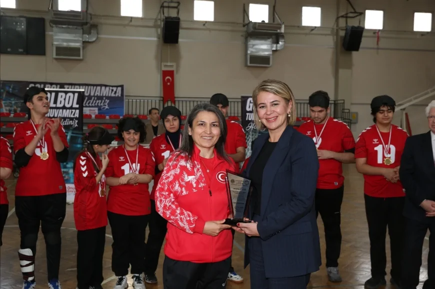 Çiğli’de Görme Engelli Sporcuların Mücadelesi Golbol Turnuvasıyla 3 Aralık Dünya Engelliler Günü’nde Geniş Katılımla Kutlandı