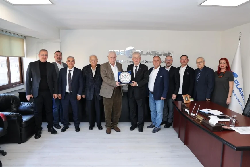 EBSO BAŞKANI ENDER YORGANCILAR’IN GERİ DÖNÜŞÜM OSB ÇAĞRISI İZMİR SANAYİSİNDE KÜMELENME İÇİN YENİ ADIMLARI GÜNDEME TAŞIDI