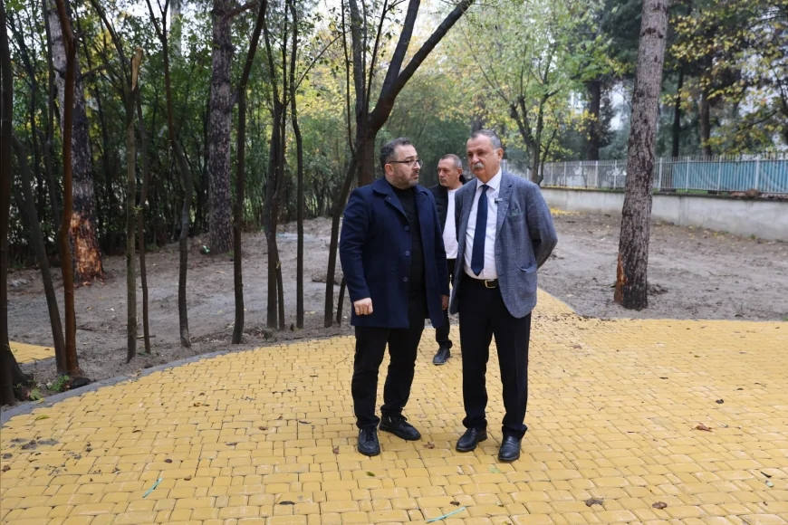 Yunusemre Belediye Başkanı Semih Balaban Emekli Kafe’nin Açılış Öncesi Çalışmalarını Laleli’de Yerinde İnceledi