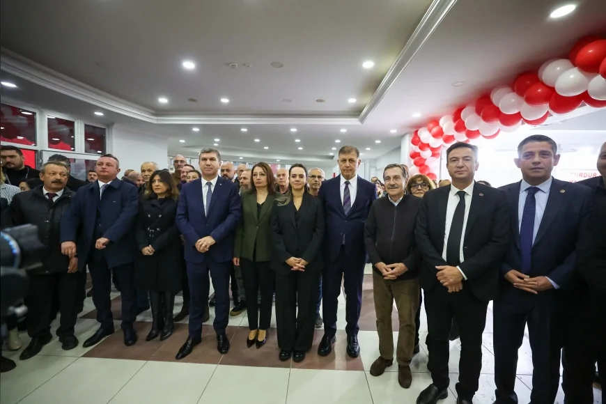 Burdur Belediyesi 13. Kitap Fuarını Açtı Başkanların Katıldığı Törende Okuma Kültürünün Önemi Vurgulandı