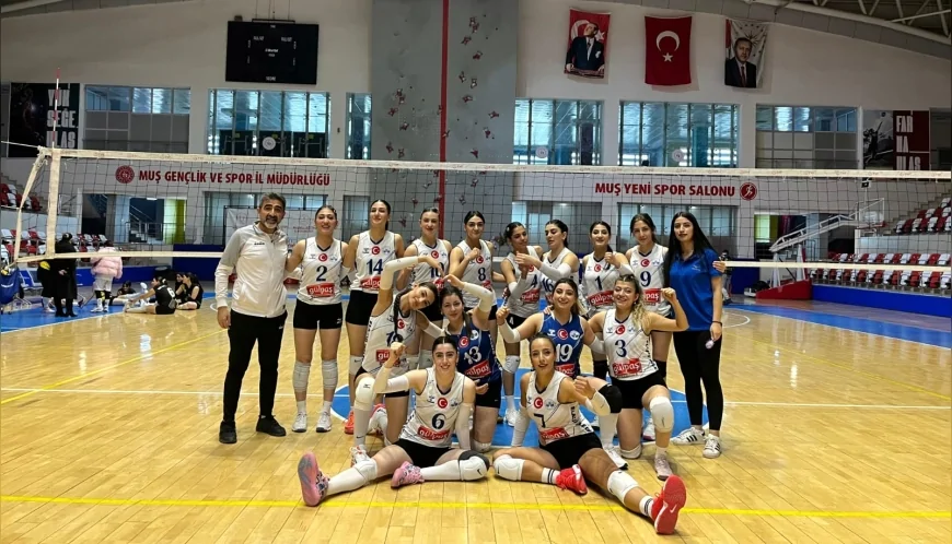 Elazığ Belediyespor Kadın Voleybol Takımı Muş Yeni Spor Salonu’ndaki karşılaşmada üstün performansla 3-0 kazanarak liderliğini pekiştirdi