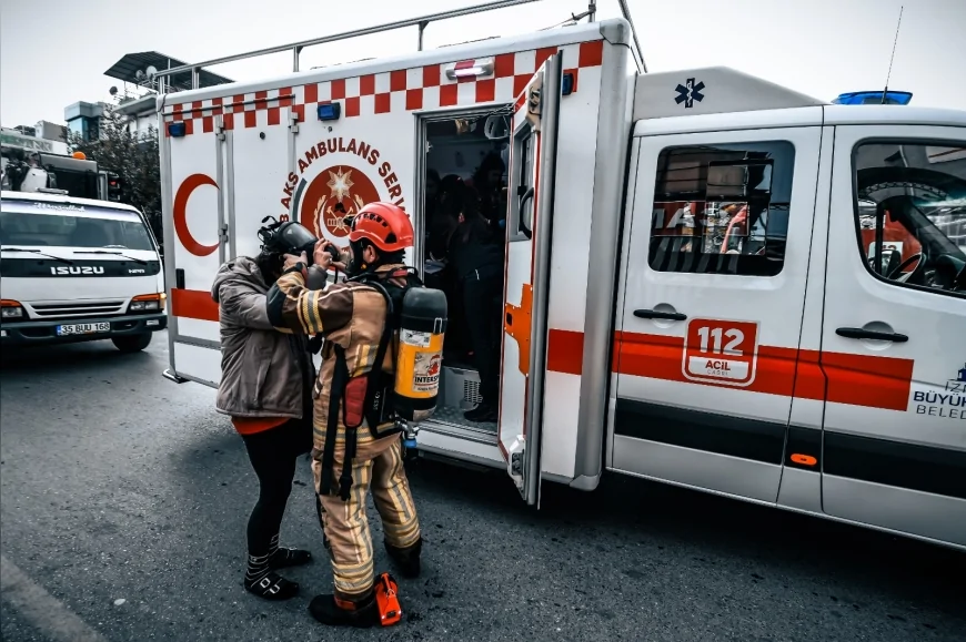 İzmir Bornova’da İş Hanında Korkutan Yangın: 12 Kişi İtfaiye Tarafından Kurtarıldı