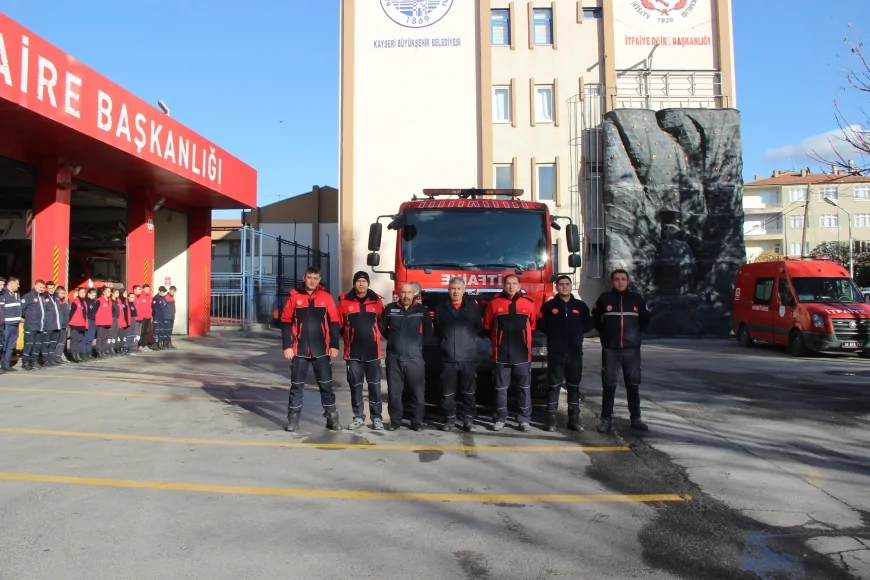 Kayseri Büyükşehir İtfaiyesi Kimya Fabrikası Yangını İçin Kırıkkale’ye Özel Ekip Göndererek Müdahaleye Takviye Sağladı