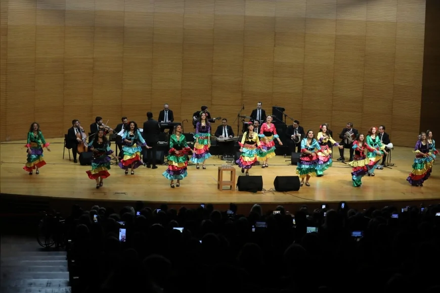 Bursa Büyükşehir Belediyesi’nin Roman ve Balkan Gecesi Atatürk Kültür Merkezi’nde Coşkuyla Kutlandı