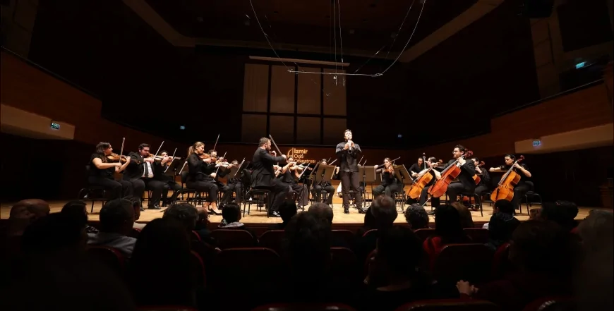 İzmir Oda Orkestrası Ahmed Adnan Saygun Sanat Merkezinde Pablo Barragán ile Seçkin Repertuvar Sunarak Sanatseverlere Unutulmaz Bir Akşam Yaşattı