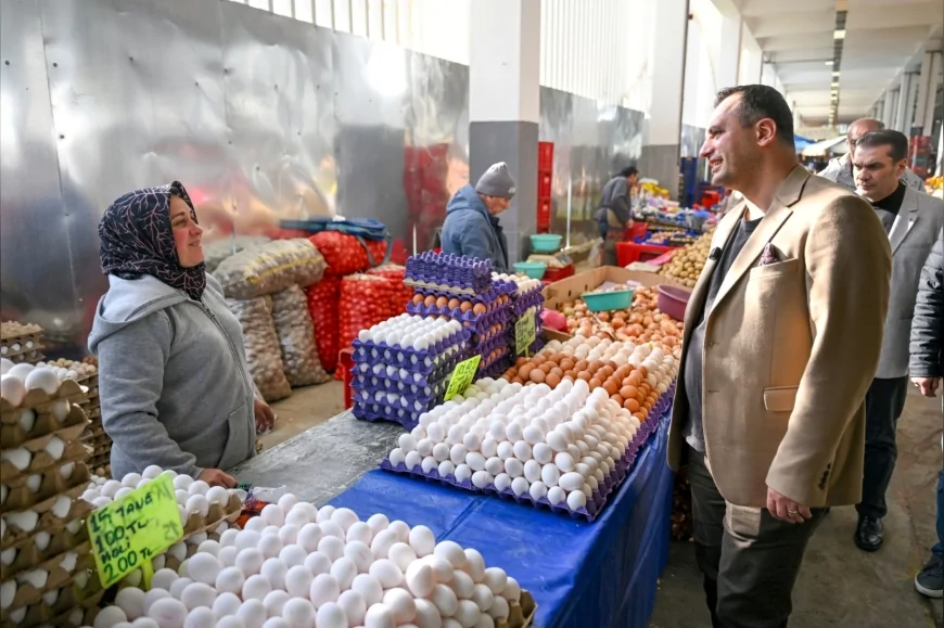 BORNOVA BELEDİYE BAŞKANI ÖMER EŞKİ İNÖNÜ MAHALLESİ PAZARYERİ’NDE DENETİM YAPARAK “DÜZENLİ VE TEMİZ PAZAR KÜLTÜRÜNÜ BİRLİKTE OLUŞTURACAĞIZ” MESAJI VERDİ