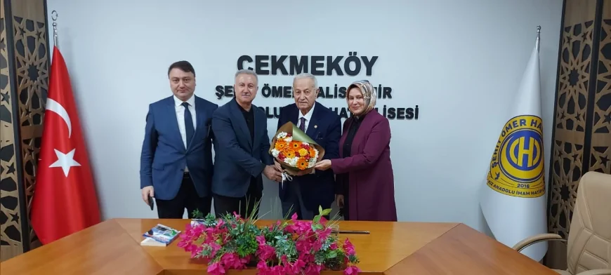 Eski Adalet Bakanı İsmail Müftüoğlu Çekmeköy Şehit Ömer Halisdemir Kız İHL’de Öğrencilerle Buluştu ve Osmanlı Fermanı Hediye Etti