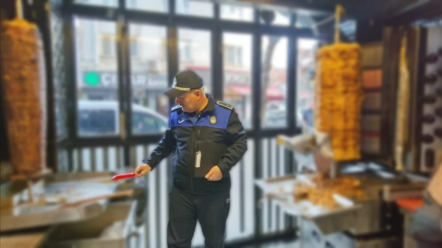 İnegöl Belediyesi Zabıta Müdürlüğü Dönercileri Denetledi: “Halk Sağlığına Taviz Yok”