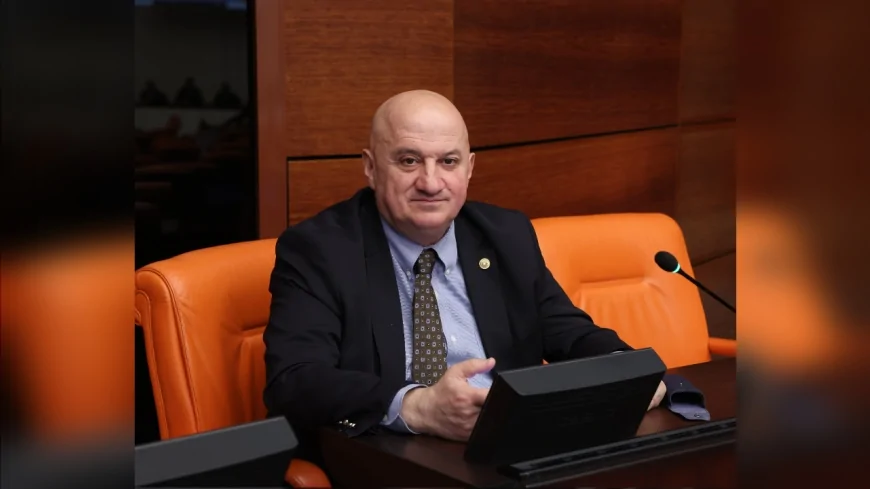 CHP ARTVİN MİLLETVEKİLİ UĞUR BAYRAKTUTAN: “ANITKABİR’DEKİ SLOGANLARA NİYE GEREĞİNİ YAPMIYORSUNUZ”