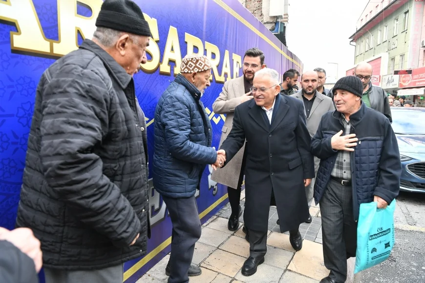 Kayseri Büyükşehir Belediye Başkanı Memduh Büyükkılıç Camikebir’de Esnafla Buluştu Talepleri Yerinde Dinledi
