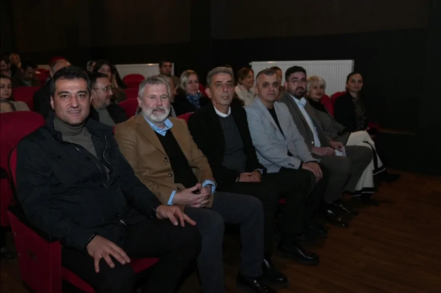 Giresun Belediyesi Şehir Tiyatrosu’ndan Yeni Sezon Galası: “Mikenden Kız Kaçırma ya da Troya Faciası” Seyirciyle Buluştu