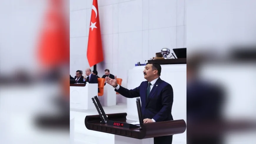 İYİ Parti Bursa Milletvekili Selçuk Türkoğlu: “Hastaneler ticaret merkezine döndü, şehir hastaneleri kara delik oldu”