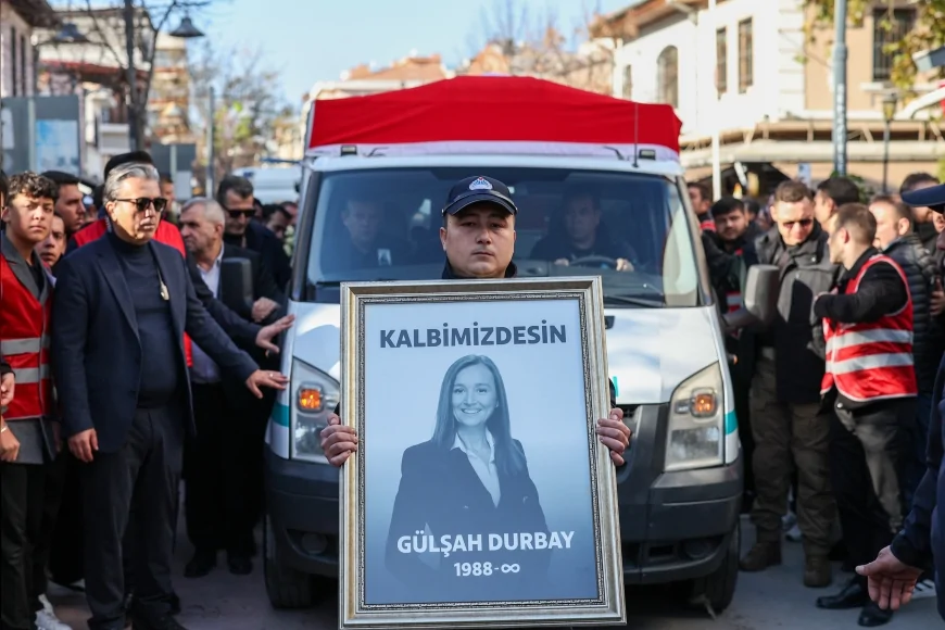 Türkiye Belediyeler Birliği Başkan Vekili Vahap Seçer, Şehzadeler Belediye Başkanı Gülşah Durbay’ın Manisa’daki Cenaze Törenine Katıldı