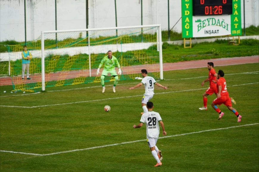 1966 Edremitspor Sahasında İzbeton Torbalıspor’u Mağlup Etti: “İyi Mücadele, Haklı Galibiyet”