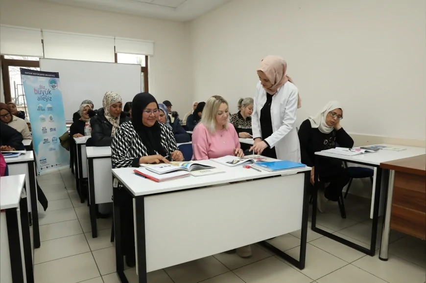 Kayseri Büyükşehir Belediyesi KAYMEK İle Türk Dilini Dünyaya Taşıyor Kültürel Eğitimler Öne Çıkıyor