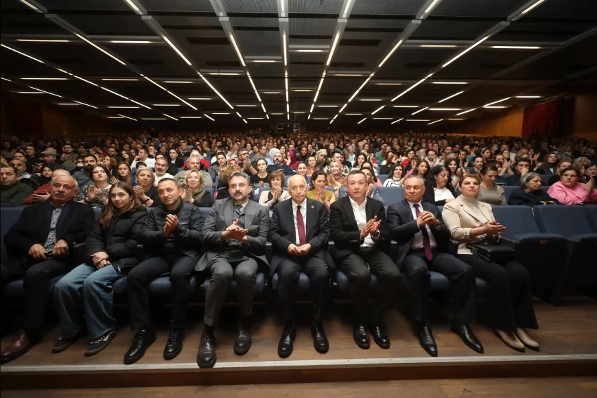 Yenimahalle Belediyesi 7’nci Tiyatro Festivali Nazım Hikmet’te “Şakşakçılar” Oyunu ile Başladı