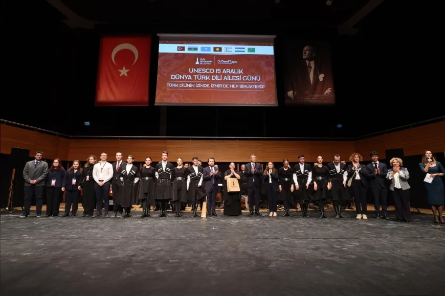 İzmir’de İlk Kez Kutlanan Dünya Türk Dili Ailesi Günü Türk Dünyasını Aynı Çatı Altında Buluşturdu