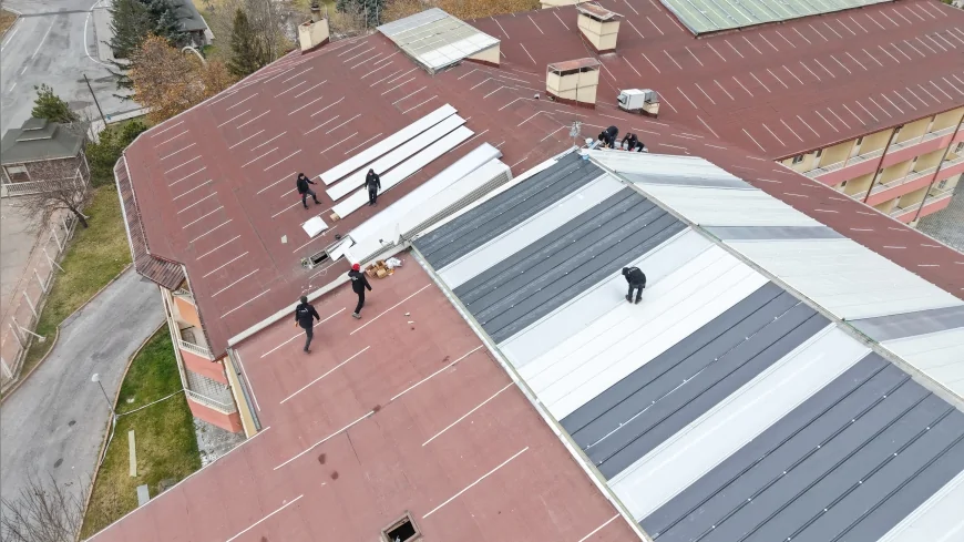 Kayseri Büyükşehir Belediyesi Ulu Çınarların Yuvasında Yenileme Başlattı: Huzurevinin Çatısı 7 Günde Yenileniyor