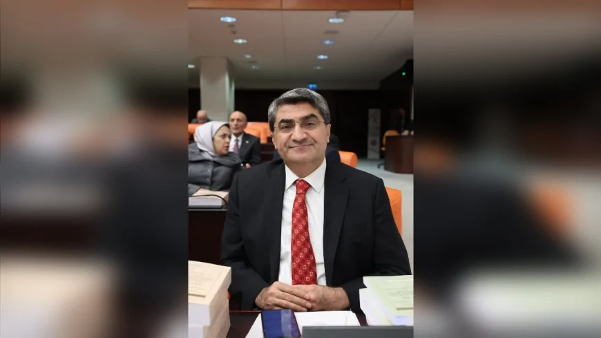DEVA Partisi’nden Mehmet Emin Ekmen: “Depremde tevazu şart, ihalelerde maliyet farkları ve Tek Yürek’in hesabı açıklanmalı”