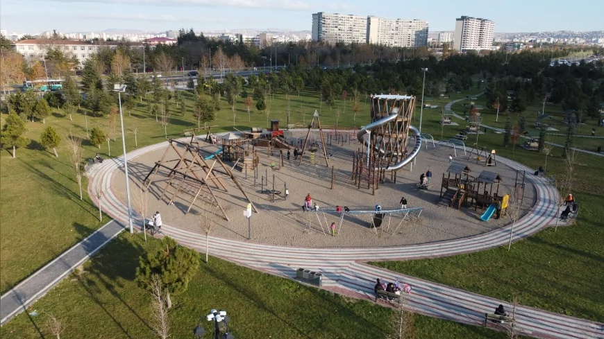 Kayseri’de 1,26 Milyon Metrekarelik Recep Tayyip Erdoğan Millet Bahçesi Kışın Sıcak Günlerinde Yoğun İlgi Görerek Şehre Nefes Aldırıyor