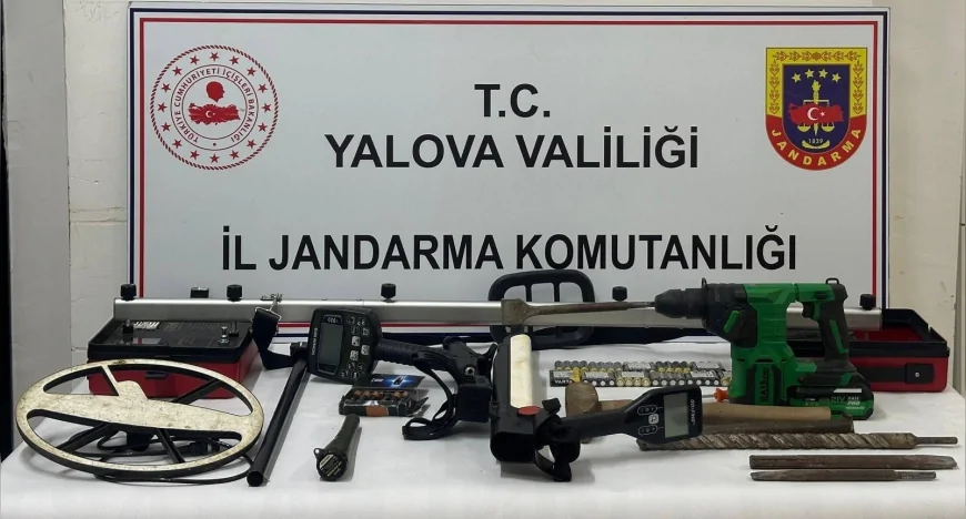 Yalova İl Jandarma Komutanlığı Altınova’da Ormanlık Alanda Define Arayan Beş Şahsı Suç Üstü Yakaladı