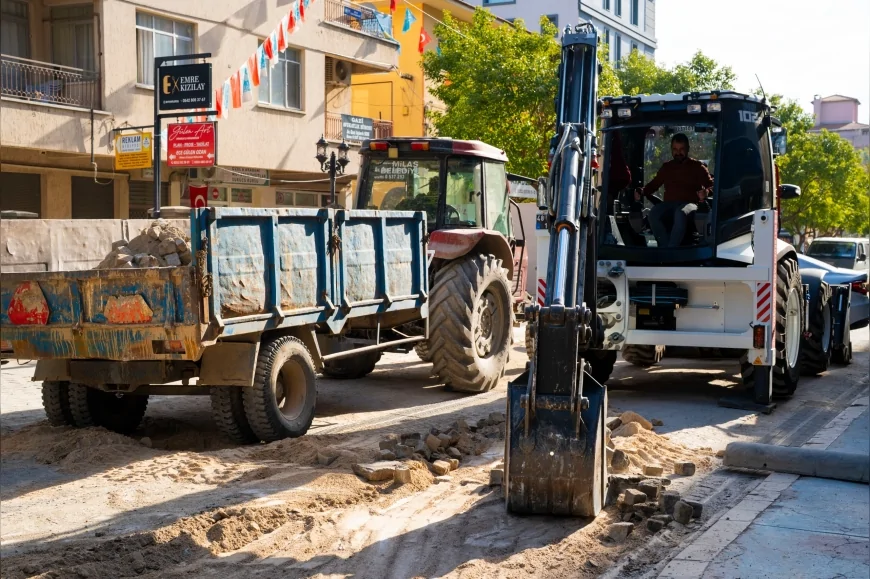 Milas Belediyesi ilçe genelinde doğalgaz sonrası bozulan yollarda bakım ve onarım çalışmalarını sürdürüyor