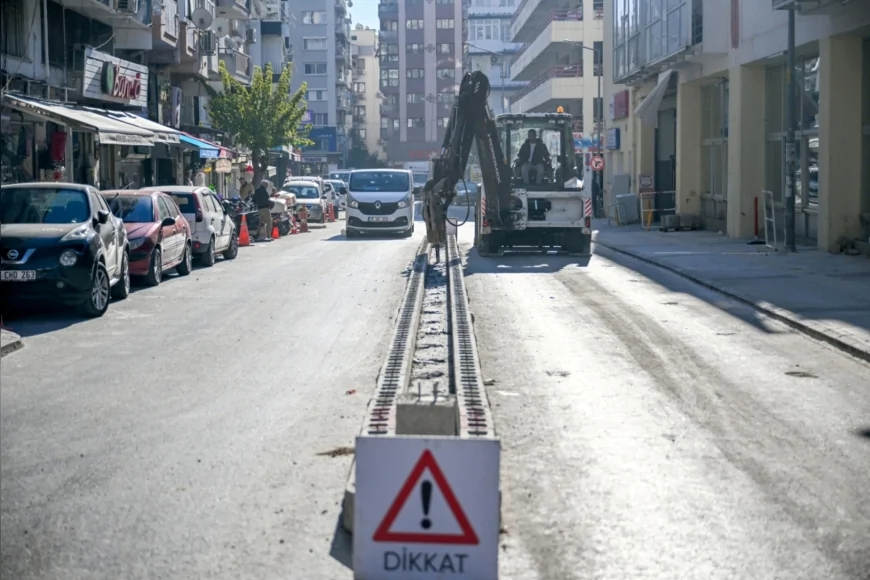 Bornova Merkez Kapalı Pazaryeri Önünde Orta Refüj Hamlesi: Trafik Düzeni Kalıcı Hale Geliyor