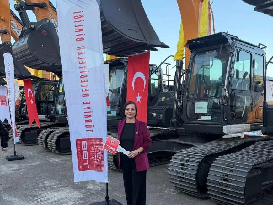 Türkiye Belediyeler Birliği’nden Karabağlar Belediyesi’ne 22 Tonluk Ekskavatör Desteği