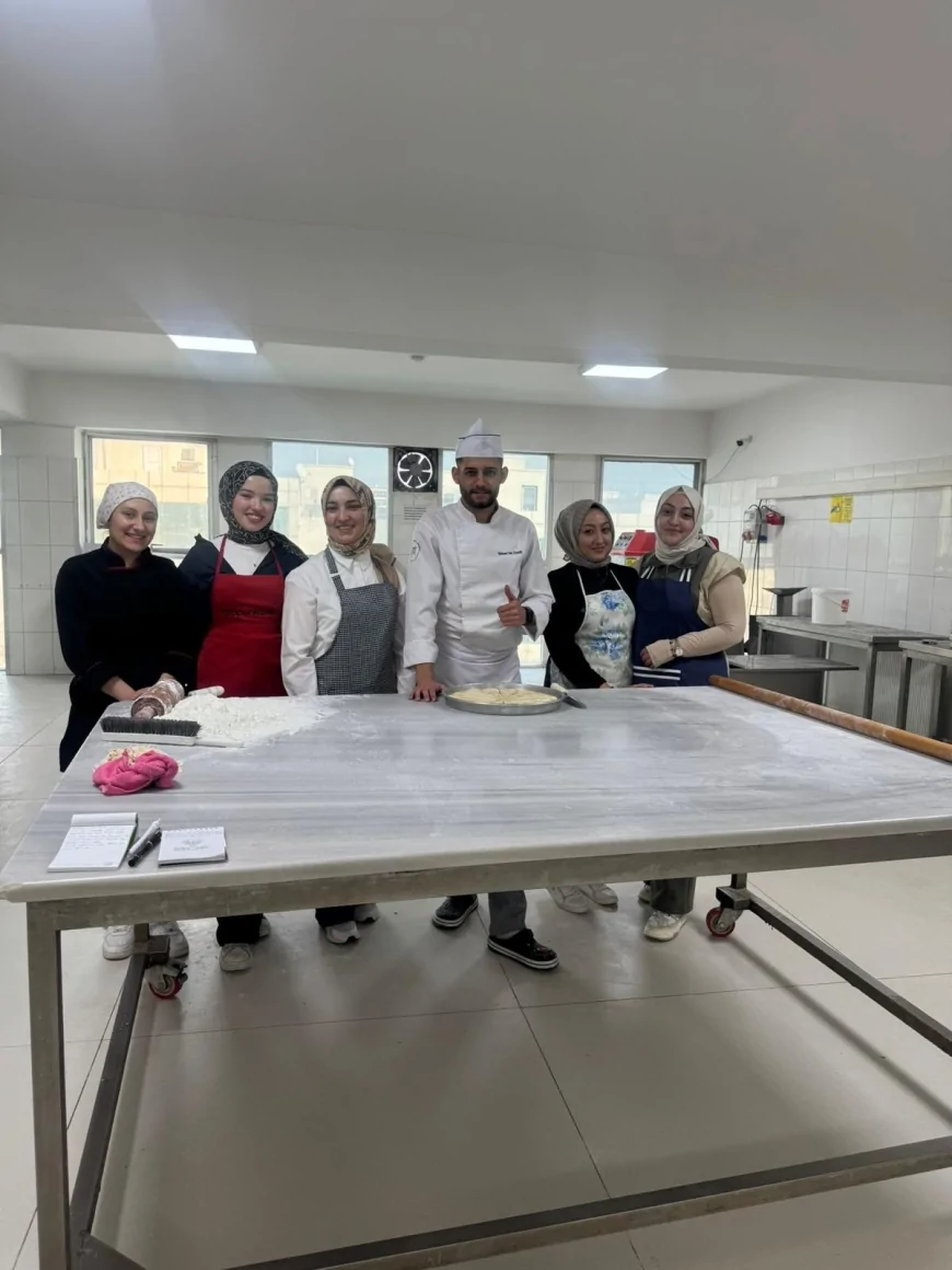 Pursaklar’da Hanım Evi Kursiyerleri Baklava ve Börek Üretimini İmalathanede Uygulamalı Olarak Öğrendi